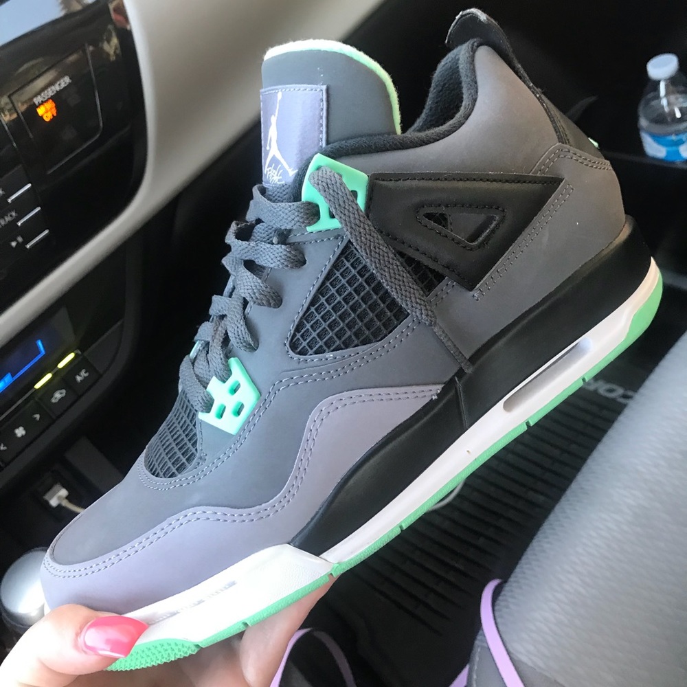 Air Jordan Retro 4’s “Green Glow”
